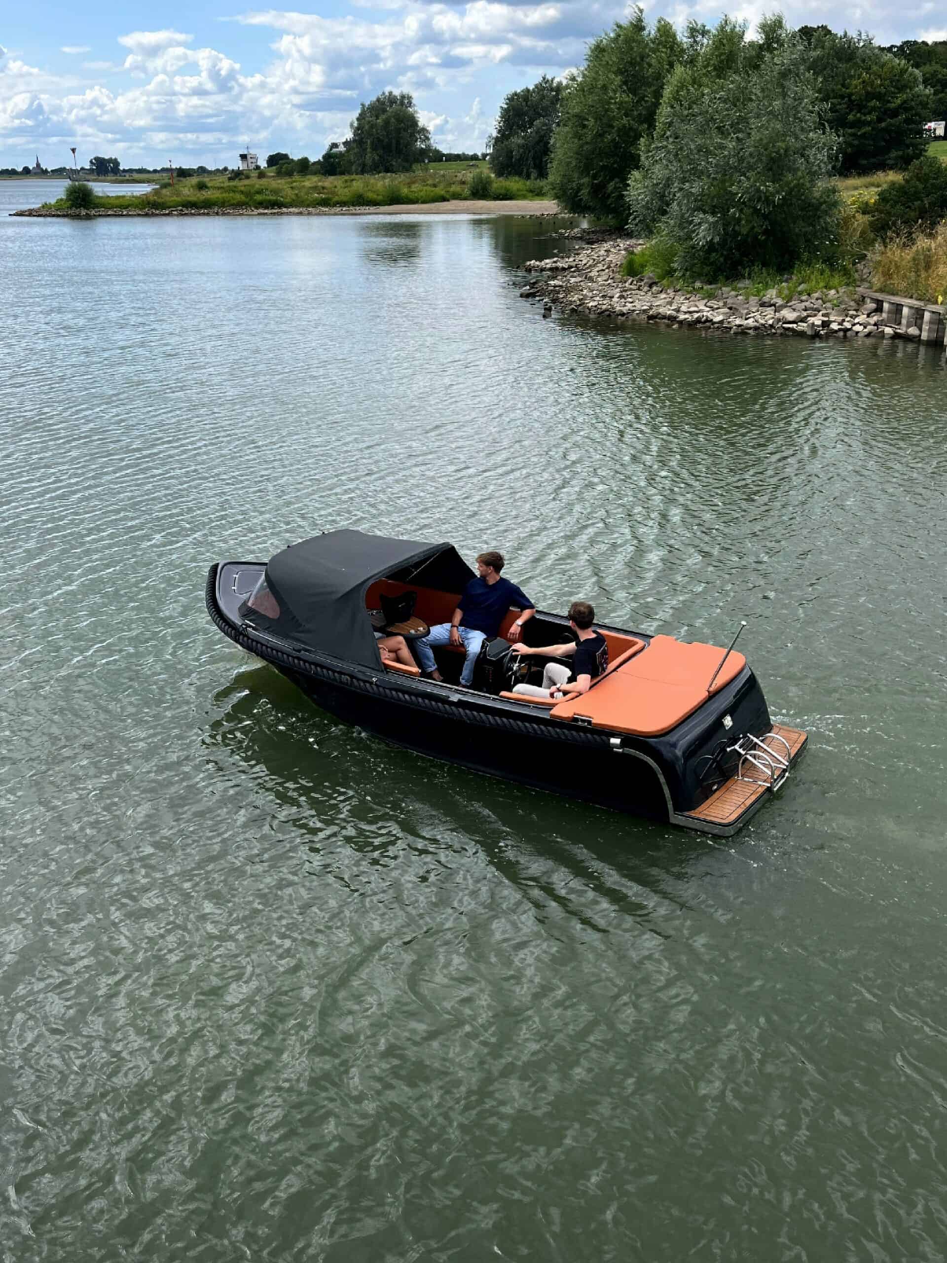 Sloep op de Reeuwijkse Plassen met vrienden